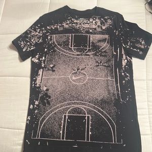 Mens size medium Nike tee.  Great used condition.  Worn very little.